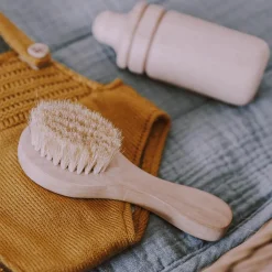 Olli Ella Indoor Play|Doll Accessories|Dinkum Dolls Pinewood Brush